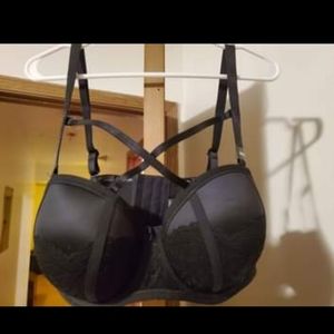 40DDD Bra - can convert to strapless.